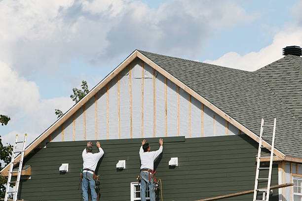 Professional Siding Installation technician working in Remington, IN